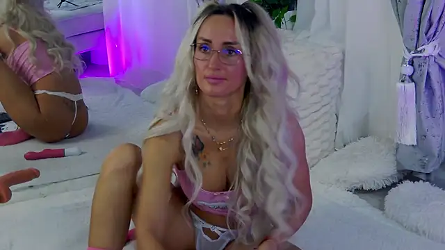 Snapshot of IsabelleEthan chatting on January 2026 02:14:01 AM IsabelleEthan online show from January 2026 02:14:01 AM