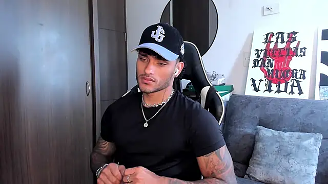 Alessandro Vanni online show from October 2025 01:41:01 PM