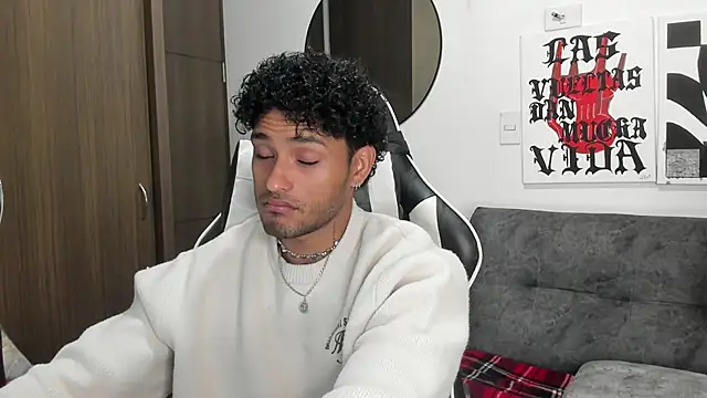 Snapshot of Alessandro_Vanni chatting on January 2026 02:15:01 AM Alessandro Vanni online show from January 2026 02:15:01 AM