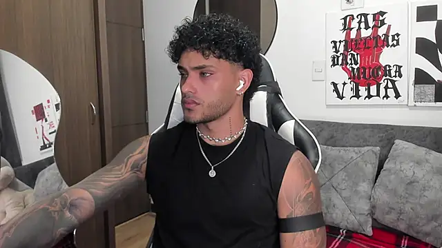 Snapshot of Alessandro_Vanni chatting on January 2026 02:15:01 AM Alessandro Vanni online show from January 2026 02:15:01 AM