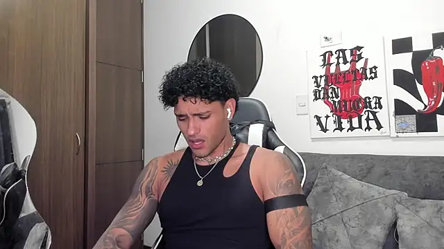 Snapshot of Alessandro_Vanni chatting on February 2026 03:32:02 AM Alessandro Vanni online show from February 2026 03:32:02 AM