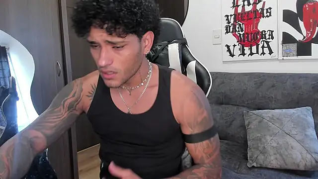 Snapshot of Alessandro_Vanni chatting on February 2026 02:35:01 PM Alessandro Vanni online show from February 2026 02:35:01 PM