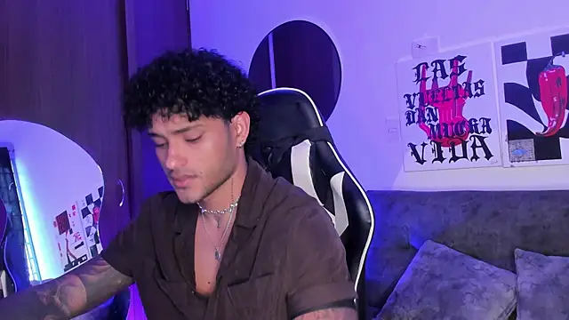 Snapshot of Alessandro_Vanni chatting on February 2026 10:33:01 PM Alessandro Vanni online show from February 2026 10:33:01 PM