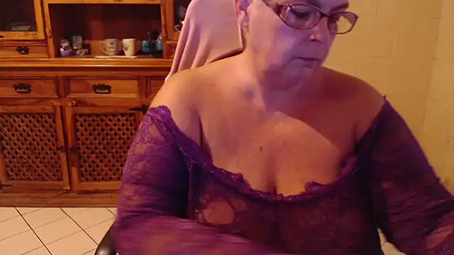 MISS LINDAH online show from October 2025 05:08:01 AM