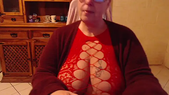 MISS LINDAH online show from April 2026 05:08:02 AM