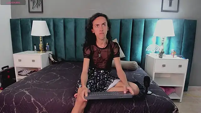 Snapshot of Karol_fenixx chatting on December 2024 03:24:02 PM Karol fenixx online show from December 2024 03:24:02 PM