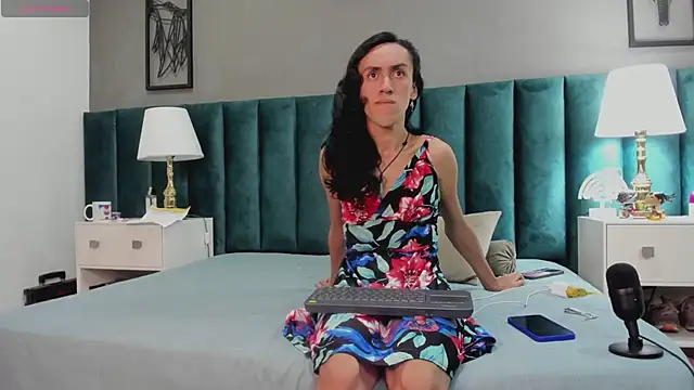 Snapshot of Karol_fenixx chatting on January 2025 10:02:01 PM Karol fenixx online show from January 2025 10:02:01 PM