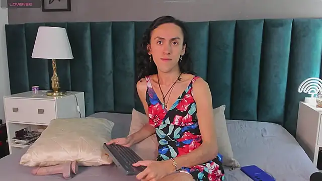 Snapshot of Karol_fenixx chatting on March 2025 04:34:02 AM Karol fenixx online show from March 2025 04:34:02 AM