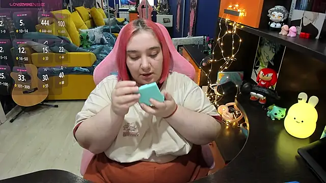 Softie Sofy online show from February 2025 01:27:02 PM