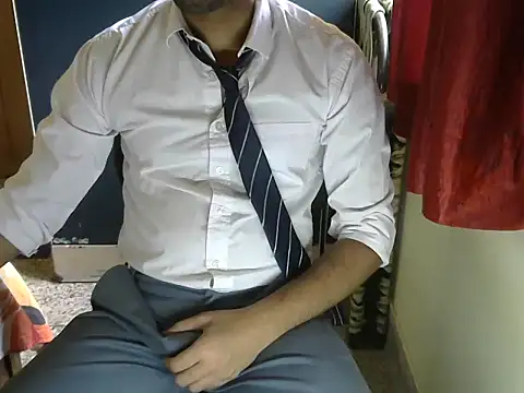 aloneboy1996 online show from October 2025 07:40:02 AM