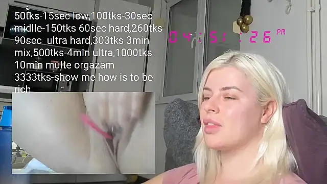 Snapshot of queenofthenighttt chatting on February 2025 03:52:01 PM queenofthenighttt online show from February 2025 03:52:01 PM