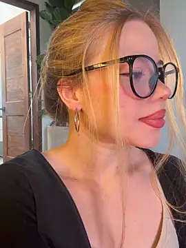 curchez  online show from March 2026 08:09:01 PM