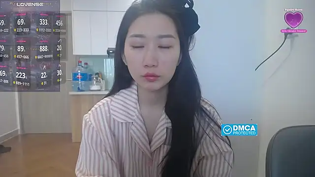 Asiagirll online show from December 2025 01:11:01 AM