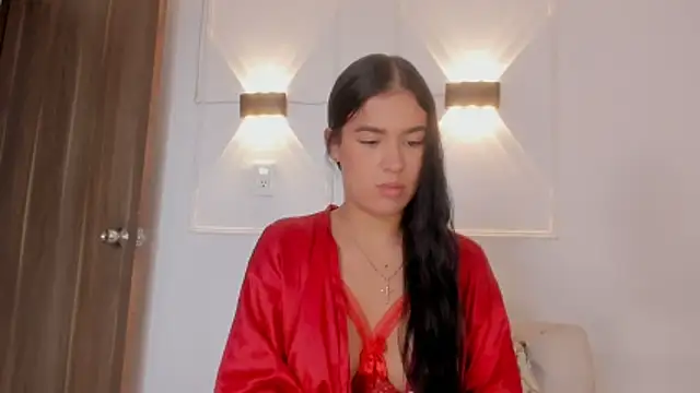Snapshot of Hanna_Risso chatting on April 2026 06:12:01 PM Hanna Risso online show from April 2026 06:12:01 PM
