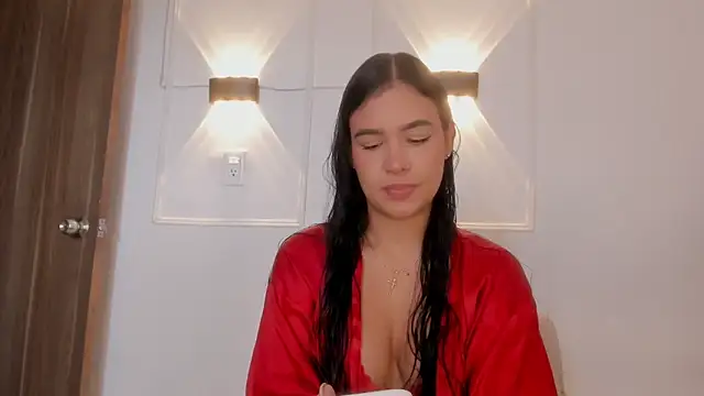 Snapshot of Hanna_Risso chatting on April 2026 05:47:01 PM Hanna Risso online show from April 2026 05:47:01 PM