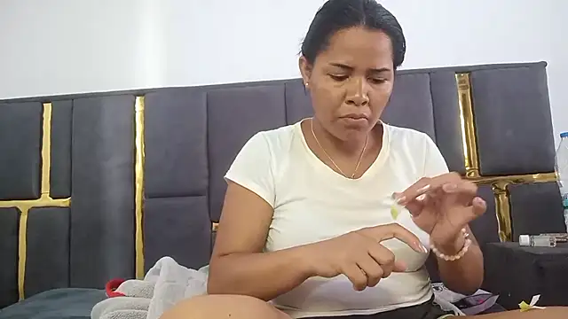 aleixane online show from November 2025 05:28:02 AM