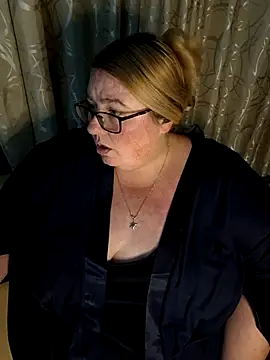 Snapshot of Iceprincess2bad4u chatting on June 2026 06:10:02 PM Iceprincess2bad4u online show from June 2026 06:10:02 PM