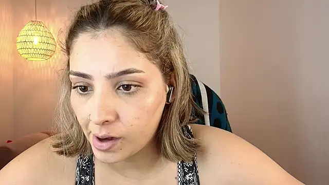 Snapshot of YummyAnna_ chatting on June 2026 08:19:02 PM YummyAnna online show from June 2026 08:19:02 PM