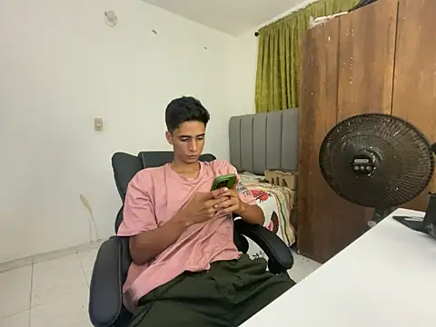 Max TheHorseDick online show from January 2025 03:31:01 AM