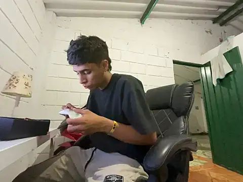 Max TheHorseDick online show from November 2025 01:38:01 AM