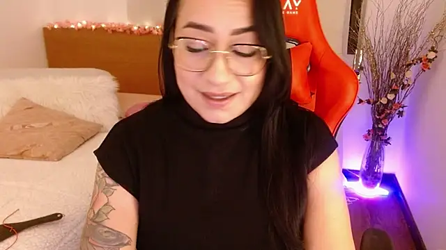 Snapshot of lucy_luu_ chatting on December 2024 10:27:02 PM lucy luu online show from December 2024 10:27:02 PM