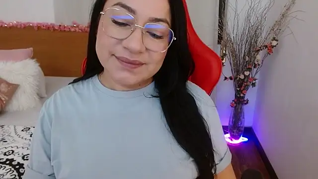 Snapshot of lucy_luu_ chatting on January 2025 05:26:02 PM lucy luu online show from January 2025 05:26:02 PM
