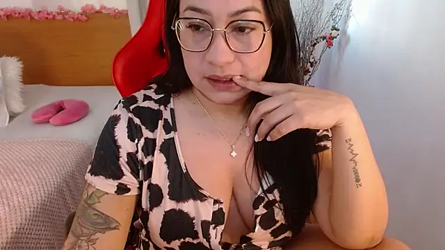 Snapshot of lucy_luu_ chatting on January 2025 02:43:01 PM lucy luu online show from January 2025 02:43:01 PM