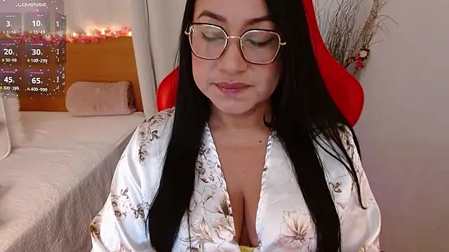 Snapshot of lucy_luu_ chatting on February 2025 09:58:02 PM lucy luu online show from February 2025 09:58:02 PM