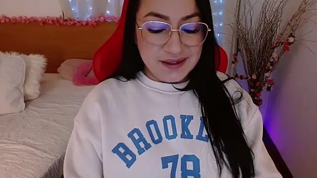 Snapshot of lucy_luu_ chatting on March 2025 07:27:02 PM lucy luu online show from March 2025 07:27:02 PM