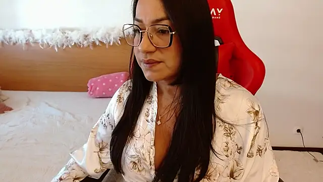 Snapshot of lucy_luu_ chatting on September 2025 03:04:01 PM lucy luu online show from September 2025 03:04:01 PM