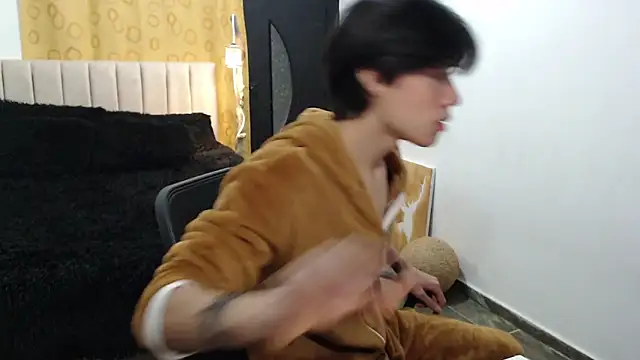 Snapshot of Elio-cam chatting on February 2025 09:20:02 AM Elio-cam online show from February 2025 09:20:02 AM