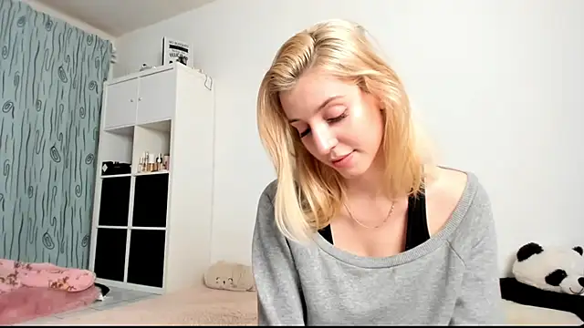 KenzieDawton online show from December 2024 10:11:01 PM