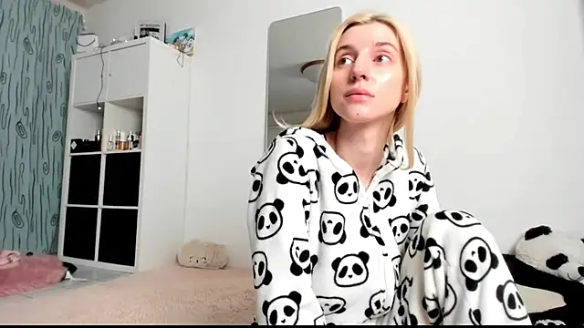 KenzieDawton online show from January 2025 05:01:02 AM