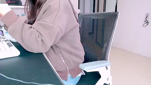 Shyn   online show from February 2025 09:33:01 AM