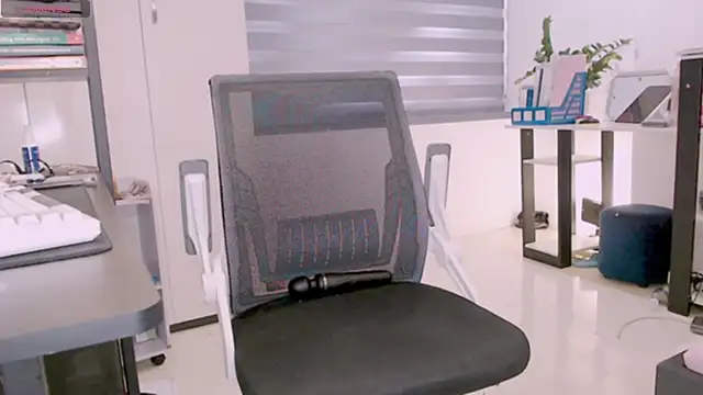 Shyn   online show from November 2025 02:47:01 AM