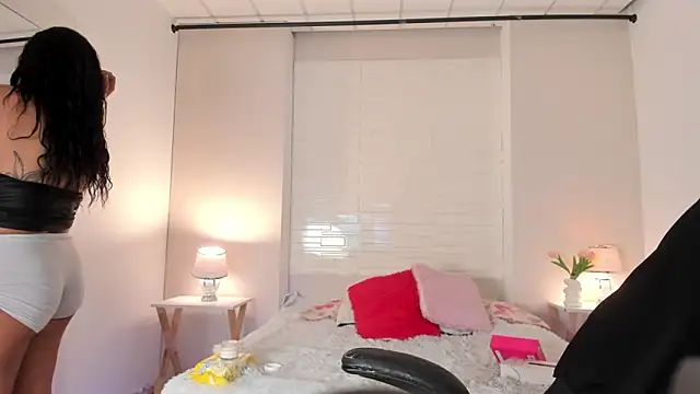 SophiaaStone online show from February 2026 12:20:01 PM