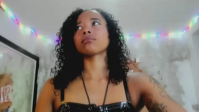 kelly thomson online show from February 2025 09:38:02 PM