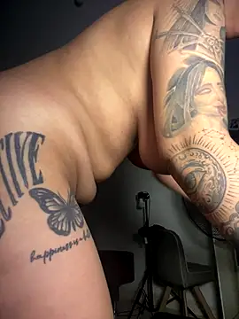 kiaraglam2 online show from December 2025 01:49:01 PM