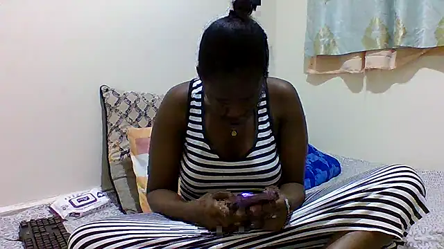 Snapshot of sweetelle09 chatting on May 2026 06:57:02 PM sweetelle09 online show from May 2026 06:57:02 PM