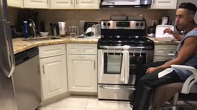 BigGuyMuscle online show from September 2025 04:08:01 PM