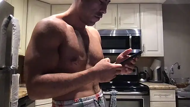 Snapshot of BigGuyMuscle chatting on May 2026 05:20:01 PM BigGuyMuscle online show from May 2026 05:20:01 PM