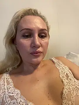 YourBlondee online show from December 2025 03:25:01 AM