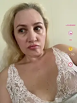 Snapshot of YourBlondee chatting on June 2026 01:39:01 AM YourBlondee online show from June 2026 01:39:01 AM
