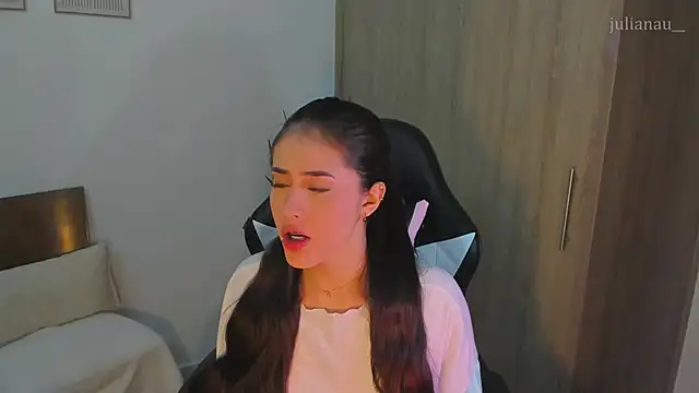 iriswest  online show from December 2024 12:09:02 AM