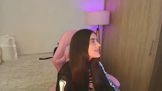 iriswest  online show from October 2025 12:07:02 AM