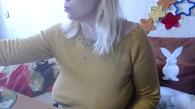 Snapshot of QueenLana chatting on February 2025 12:05:02 PM QueenLana online show from February 2025 12:05:02 PM