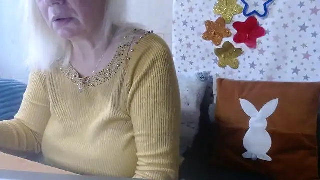 Snapshot of QueenLana chatting on October 2025 07:34:01 AM QueenLana online show from October 2025 07:34:01 AM