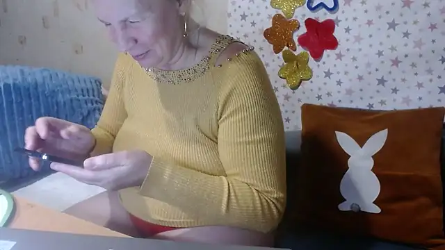 Snapshot of QueenLana chatting on December 2025 04:38:01 PM QueenLana online show from December 2025 04:38:01 PM