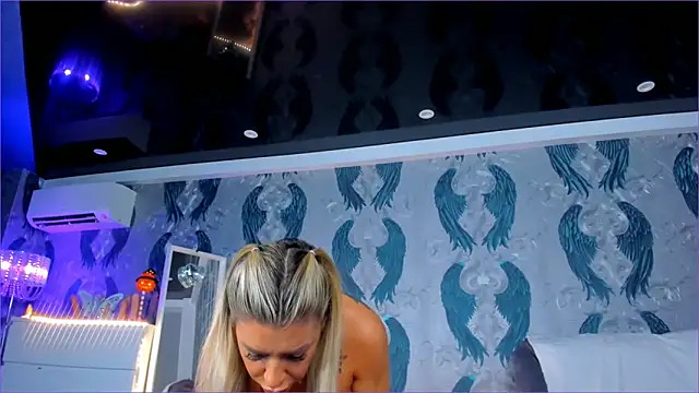 anneswhite online show from November 2025 04:39:02 AM