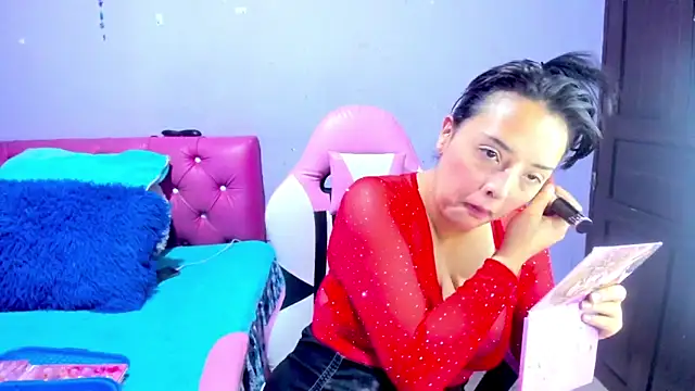 crissn0707 online show from March 2026 12:05:01 PM